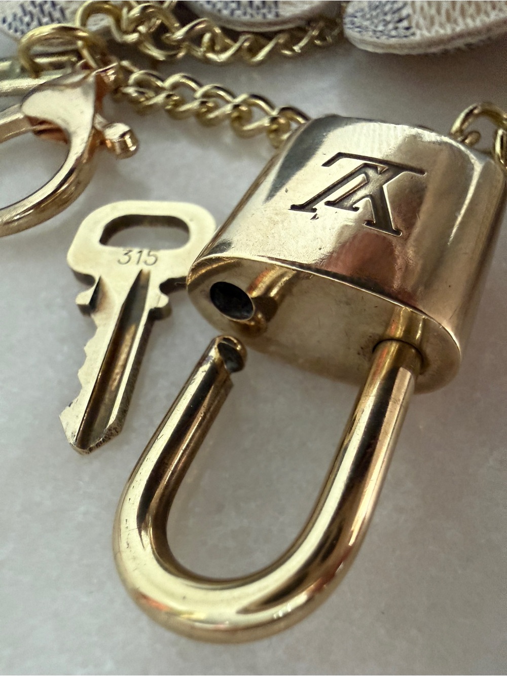 Louis Vuitton Vintage Lock & Key Upcycled Damier Azur 3-Heart BagCharm KeyHolder - Picture 5 of 14